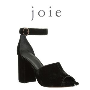 Joie “Lahoma” velvet heel in black!